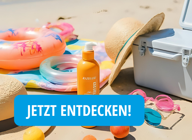 Strand mit vielen Sachen auf dem Boden